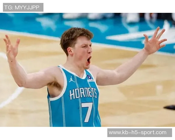 克尼佩尔上半场表现抢眼5投3中贡献6分4篮板3助攻助力球队